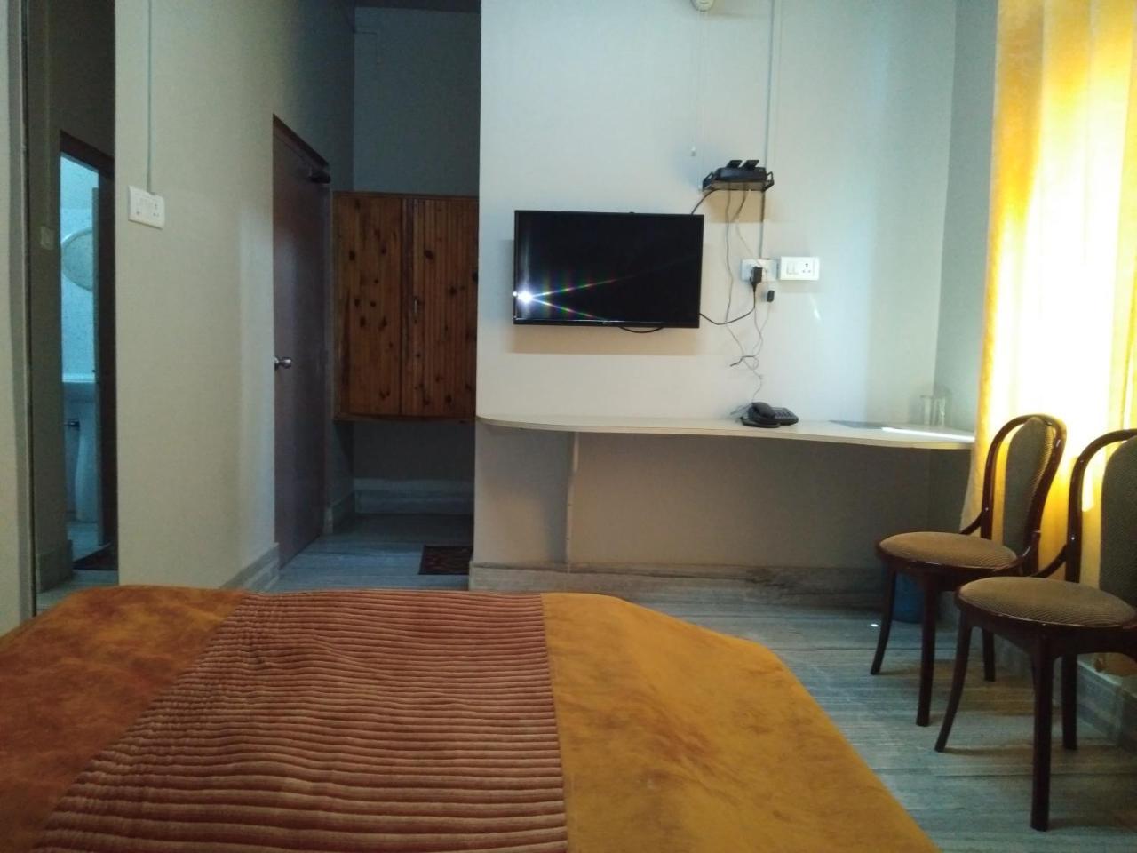 Hotel Pine Kohima Экстерьер фото